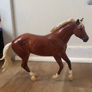 2019 Breyer Christmas Model: “Minstrel”